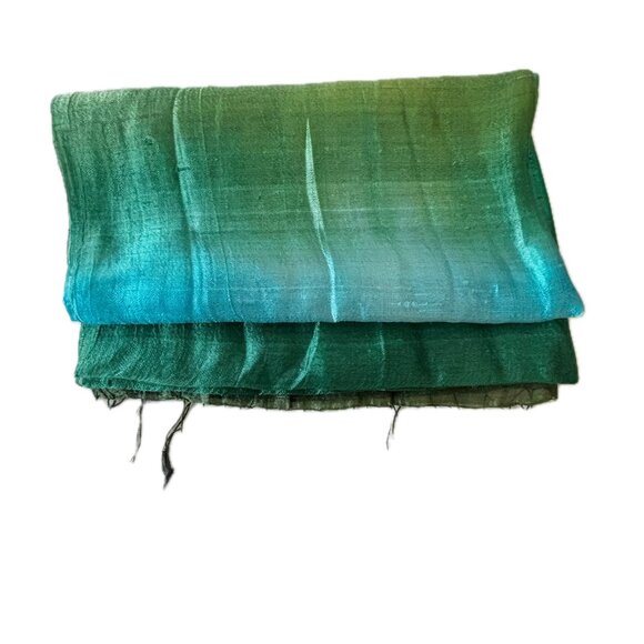 Gorgeous Raw Silk Handwoven Scarf / Shawl Emerald Green Ombré - Picture 2 of 6
